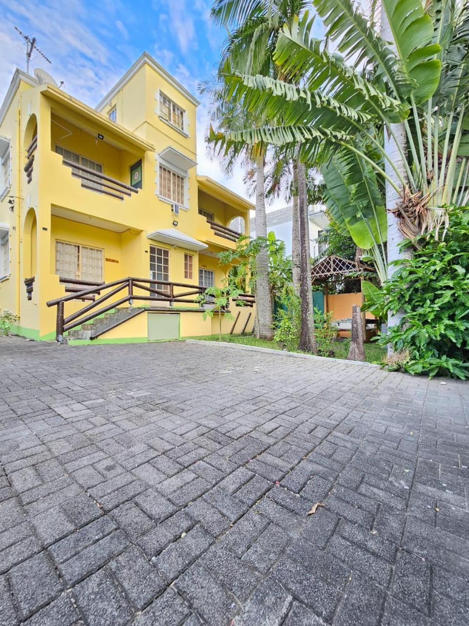 Tropical Apartment Ла Гулет Екстериор снимка